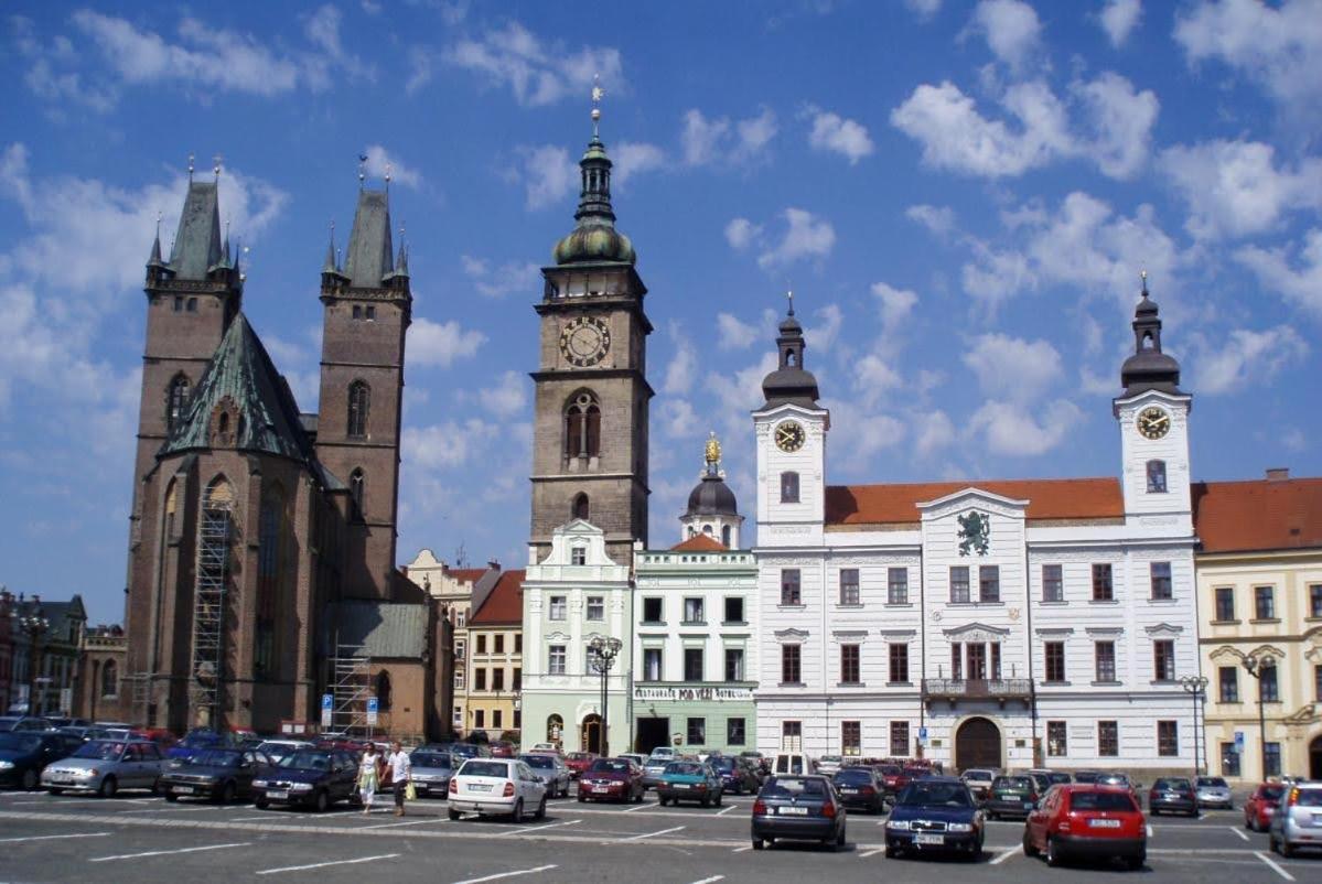 Prostorny Byt V Centru 3 Kk 80 M2 Hradec Králové Exterior foto