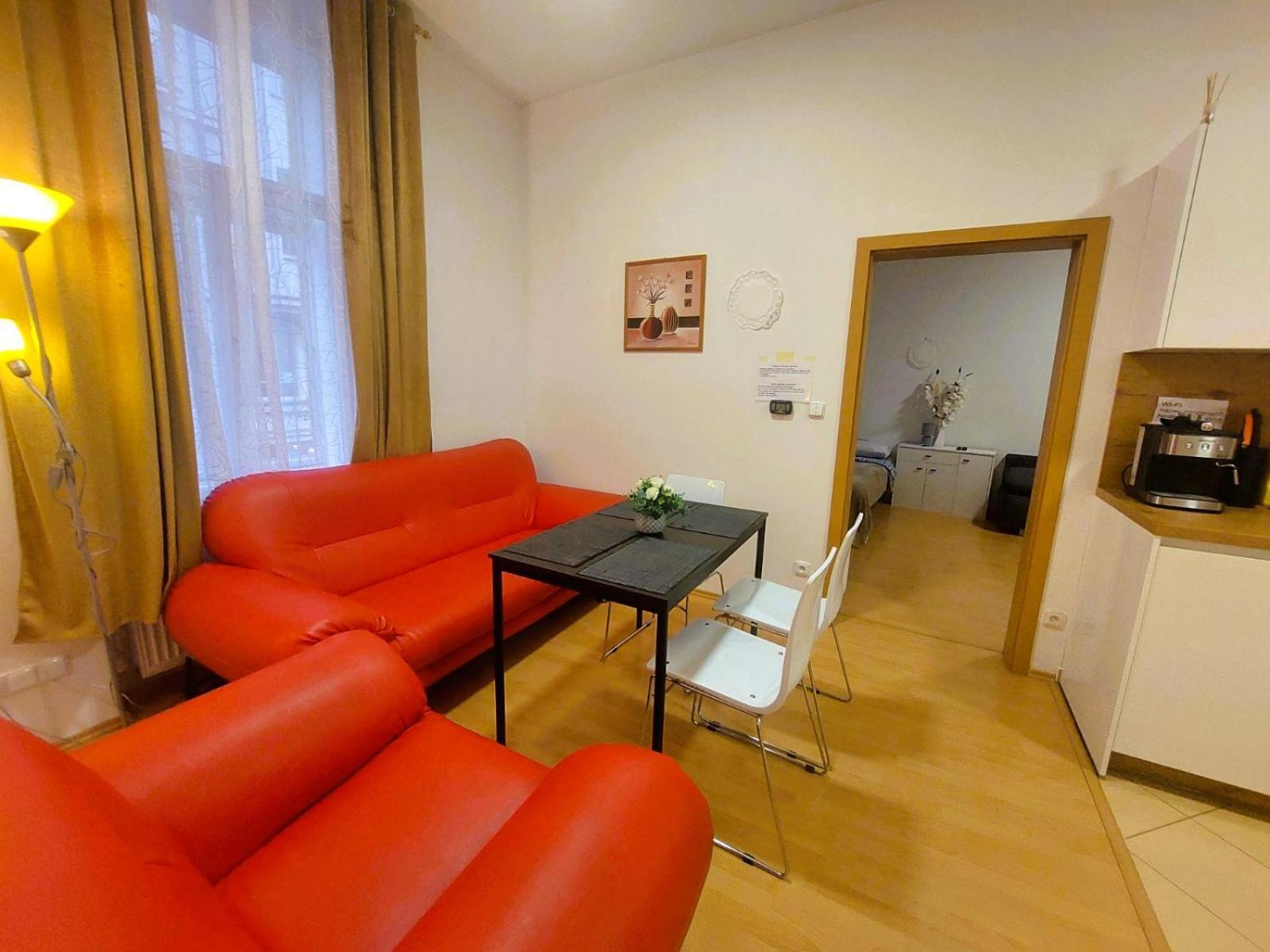 Prostorny Byt V Centru 3 Kk 80 M2 Hradec Králové Exterior foto